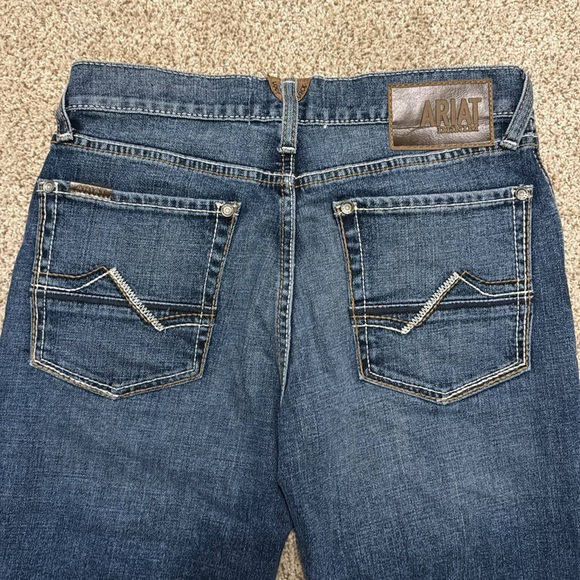 Like New ARIAT M4 Relaxed Boot Cut 28x30 Jeans - Picture 6 of 7